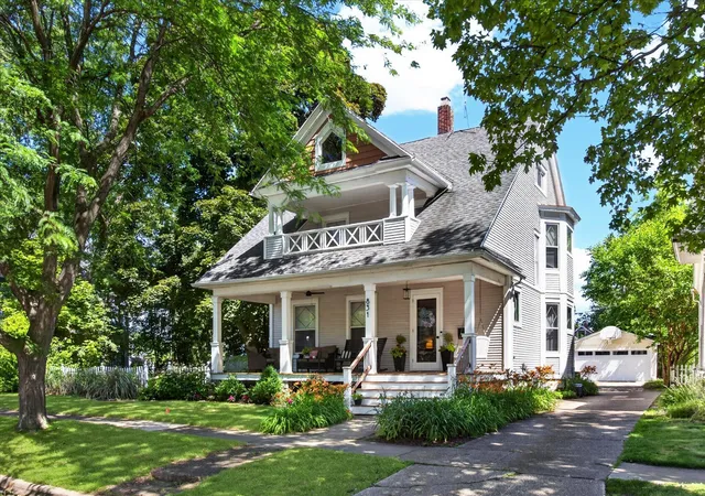 3rd image of 831 Wisconsin Ave, Saint Joseph, MI 49085 | MLS# 69026030900
