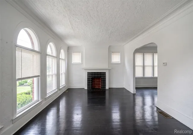 Listing Photo 5 - Condo for sale in building located at 5771 Chatsworth St, Detroit, MI 48224