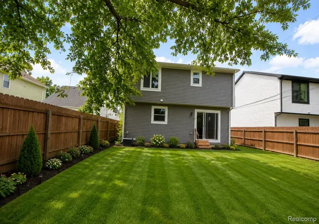 18th image of 1761 E George Ave, Hazel Park, MI 48030 | MLS# 20261046866
