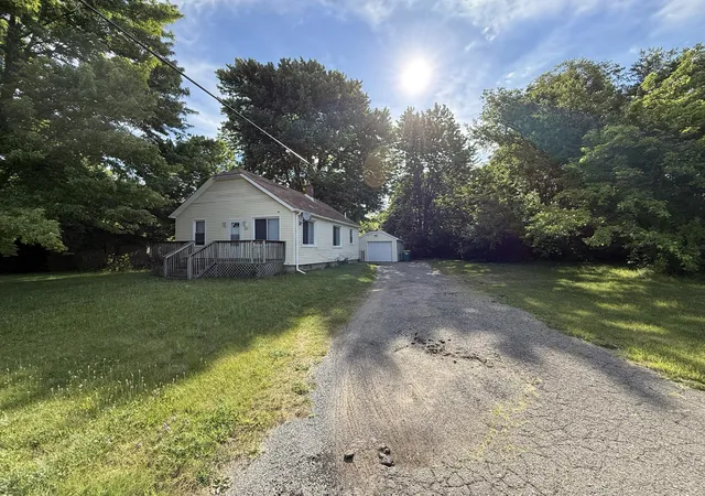 Photo 2 of Single family home for sale at 427 Glenwood Ave, Ypsilanti, MI 48198 | MLS# 81026030917 | Listing updated on 2026-06-22