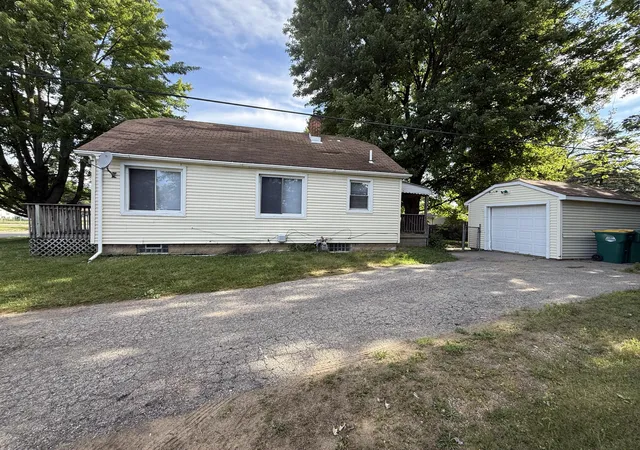 Photo 3 of Single family home for sale at 427 Glenwood Ave, Ypsilanti, MI 48198 | MLS# 81026030917 | Listing updated on 2026-06-22