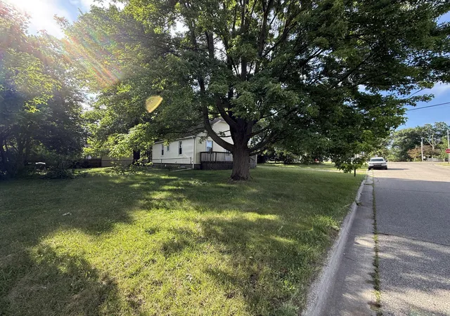 Photo 3 of Single family home for sale at 427 Glenwood Ave, Ypsilanti, MI 48198 | MLS# 81026030917 | Listing updated on 2026-06-22
