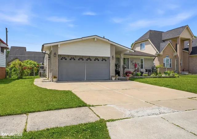Photo 2 of Single family home for sale at 3824 Dawson Dr, Warren, MI 48092 | MLS# 58050212237 | Listing updated on 2026-08-28