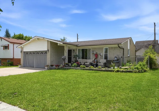 Photo 3 of Single family home for sale at 3824 Dawson Dr, Warren, MI 48092 | MLS# 58050212237 | Listing updated on 2026-08-28