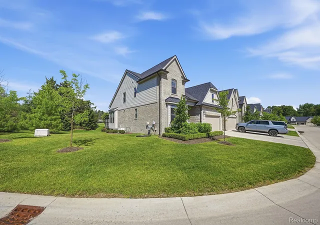 Photo 3 of Condo for sale at 3898 Albatross Ct, Rochester, MI 48309 | MLS# 20261046906 | Listing updated on 2026-10-04