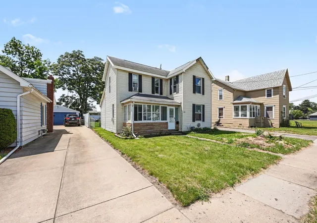 Photo 2 of Single family home for sale at 1024 Cooper St, Jackson, MI 49202 | MLS# 81026030934 | Listing updated on 2026-09-11