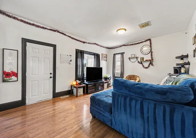 Photo 3 of Single family home for sale at 1024 Cooper St, Jackson, MI 49202 | MLS# 81026030934 | Listing updated on 2026-09-11