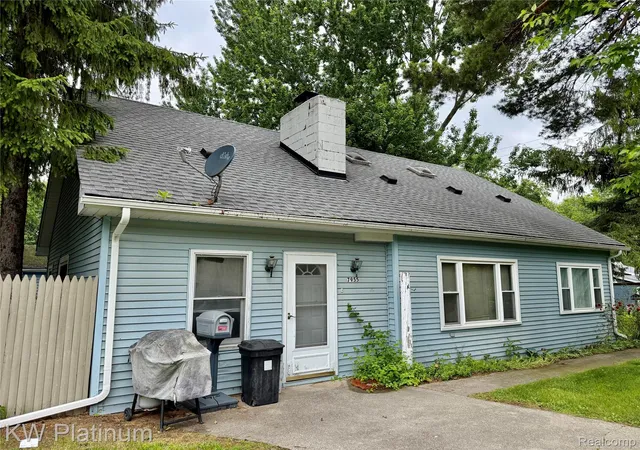 Photo 1 of Single family home for sale at 7955 Lakeshore Rd, Fort Gratiot, MI 48059 | MLS# 20261046949 | Listing updated on 2026-08-28
