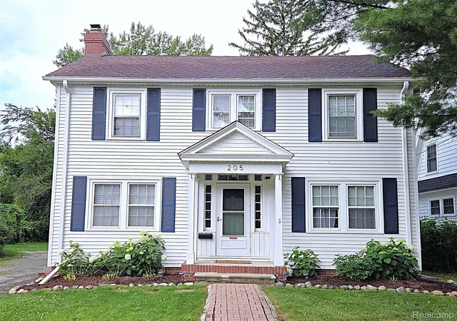 Photo 1 of Single family home for sale at 205 E Iroquois Rd, Pontiac, MI 48341 | MLS# 20261046959 | Listing updated on 2026-09-04