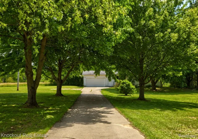 Photo 2 of Single family home for sale at 4585 Birch Run Rd, Millington, MI 48746 | MLS# 20261046963 | Listing updated on 2026-08-04