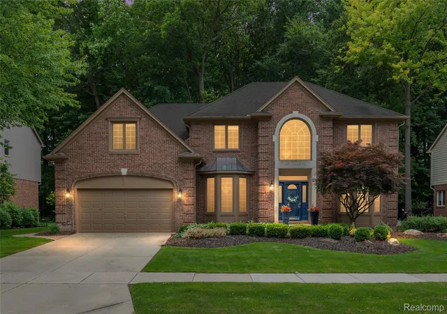 Photo 1 of Sale Pending at 2176 Oakwood Dr, Troy, MI 48085 | MLS# 20261046985 | Listing updated on 2026-08-19