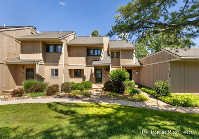 1st image of 2670 Ridgecroft Dr Se, Grand Rapids, MI 49546 | MLS# 65026030965