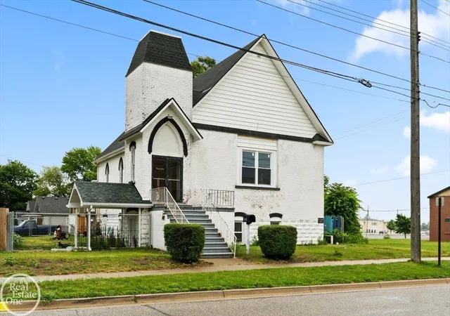 Photo 3 of Single family home for sale at 3404 24th Street, Port Huron, MI 48060 | MLS# 58050212259 | Listing updated on 2026-08-19