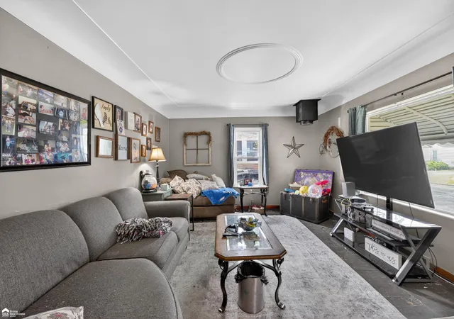 Photo 3 of Single family home for sale at 1409 Stanton St, Bay City, MI 48708 | MLS# 5050212262 | Listing updated on 2026-08-28