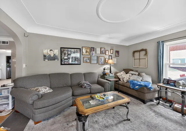 Photo 4 of Single family home for sale at 1409 Stanton St, Bay City, MI 48708 | MLS# 5050212262 | Listing updated on 2026-08-28