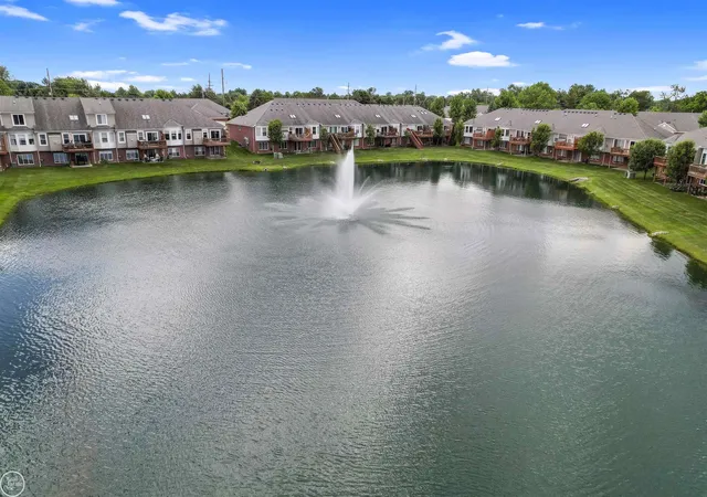Listing Photo 3 - Condo for sale in building located at 14822 Vlg Park Cir, Shelby Township, MI 48315