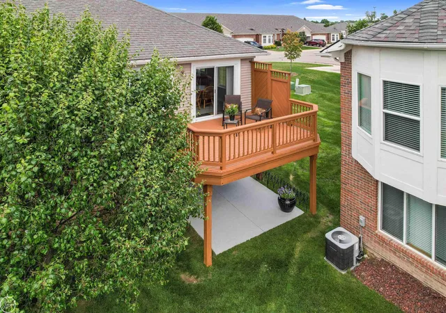 Listing Photo 5 - Condo for sale in building located at 14822 Vlg Park Cir, Shelby Township, MI 48315