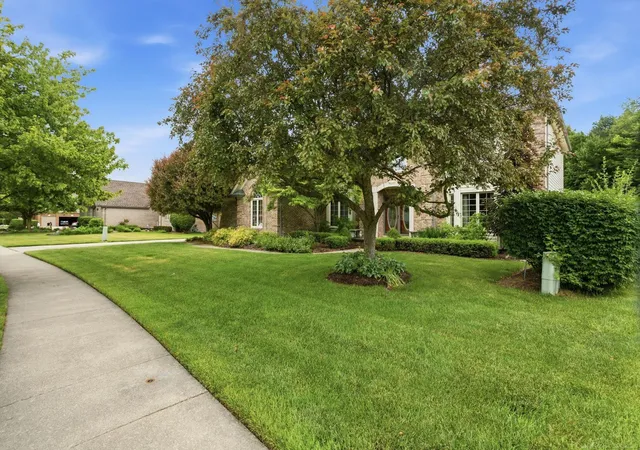 Photo 2 of Single family home for sale at 14450 Knightsbridge Dr, Shelby Township, MI 48315 | MLS# 58050212280 | Listing updated on 2026-09-01