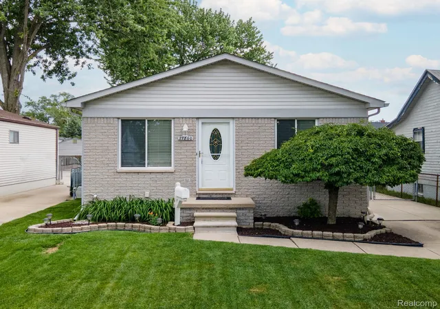 Photo 1 of Sale Pending at 27860 Kaufman St, Roseville, MI 48066 | MLS# 20261047066 | Listing updated on 2026-08-10