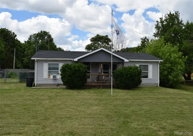 Photo 1 of Single family home for sale at 2140 S Dye Rd, Flint, MI 48532 | MLS# 20261047091 | Listing updated on 2026-09-04