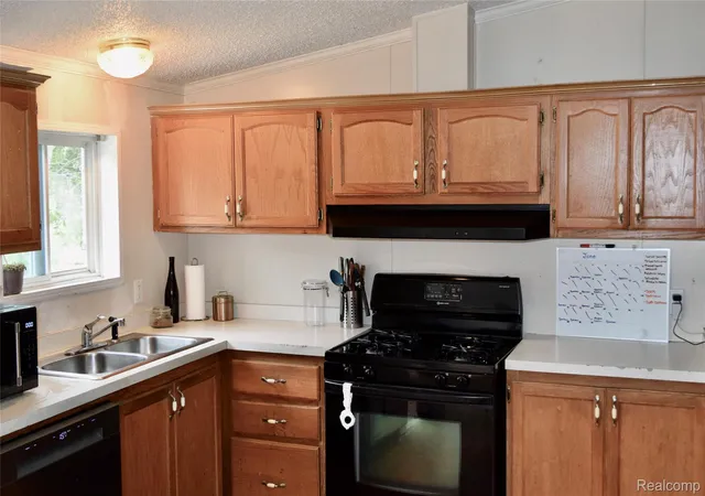 Photo 4 of Single family home for sale at 2140 S Dye Rd, Flint, MI 48532 | MLS# 20261047091 | Listing updated on 2026-09-04