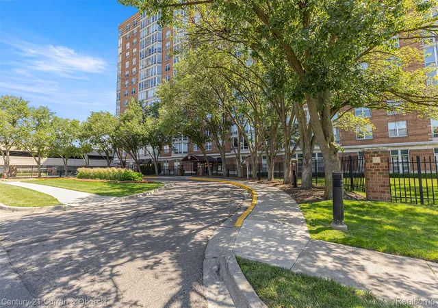 2nd image of Great Lakes Tower, Detroit, MI 48207
