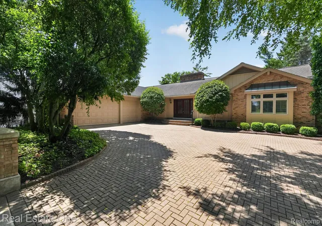 Photo 1 of Single family home for sale at 5161 Ledgewood Dr, Commerce Township, MI 48382 | MLS# 20261047123 | Listing updated on 2026-09-14
