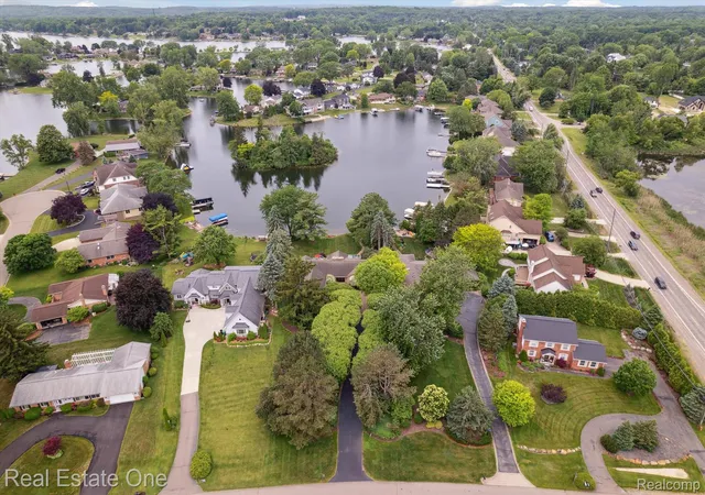 Photo 3 of Single family home for sale at 5161 Ledgewood Dr, Commerce Township, MI 48382 | MLS# 20261047123 | Listing updated on 2026-09-14