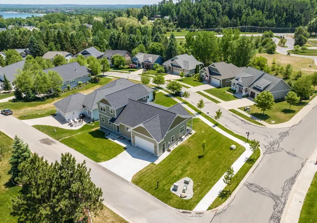 Photo 4 of Single family home for sale at 10788 Shrewbury St, Traverse City, MI 49684 | MLS# 78080070047 | Listing updated on 2026-09-06