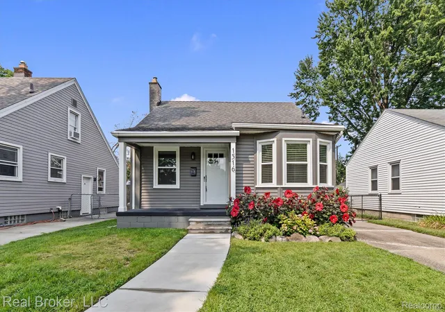 Photo 1 of Single family home for sale at 1516 Hoffman Ave, Royal Oak, MI 48067 | MLS# 20261047129 | Listing updated on 2026-09-26