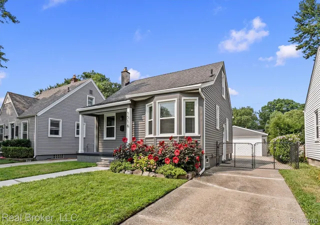 Photo 2 of Single family home for sale at 1516 Hoffman Ave, Royal Oak, MI 48067 | MLS# 20261047129 | Listing updated on 2026-09-26
