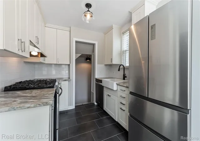 Photo 3 of Single family home for sale at 1516 Hoffman Ave, Royal Oak, MI 48067 | MLS# 20261047129 | Listing updated on 2026-09-26