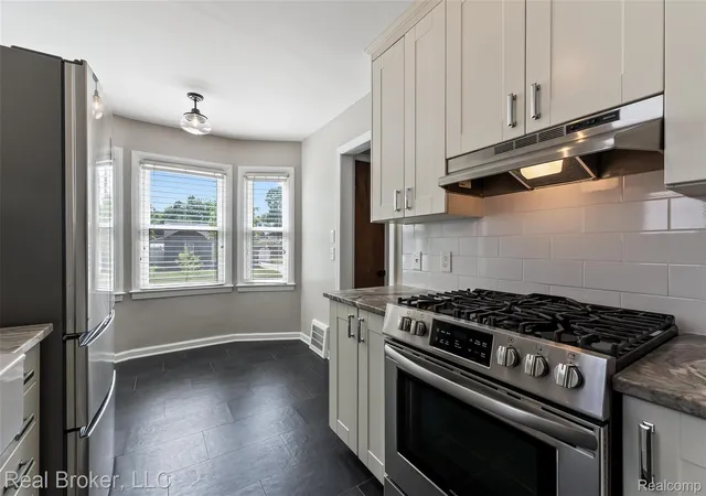 Photo 4 of Single family home for sale at 1516 Hoffman Ave, Royal Oak, MI 48067 | MLS# 20261047129 | Listing updated on 2026-09-26