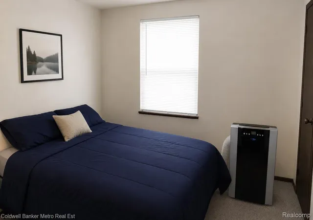 Listing Photo 2 - Condo for sale in building located at 101 Beechwoode Ln, Pontiac, MI 48340 - Unit #