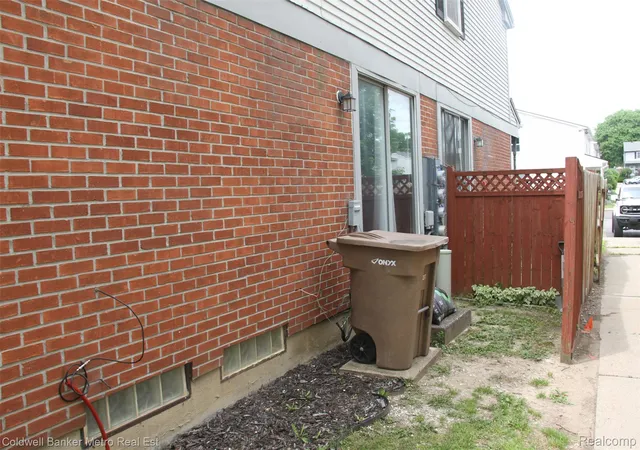 Photo 9 of Condo for sale at 101 Beechwoode Ln, Pontiac, MI 48340 | MLS# 20261047132 | Listing updated on 2026-08-18