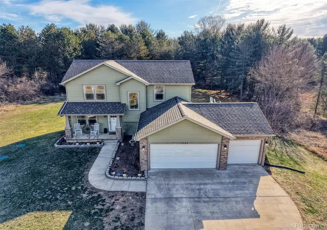 4th image of 7047 Bennington Greens Dr, Owosso, MI 48867 | MLS# 20261047138
