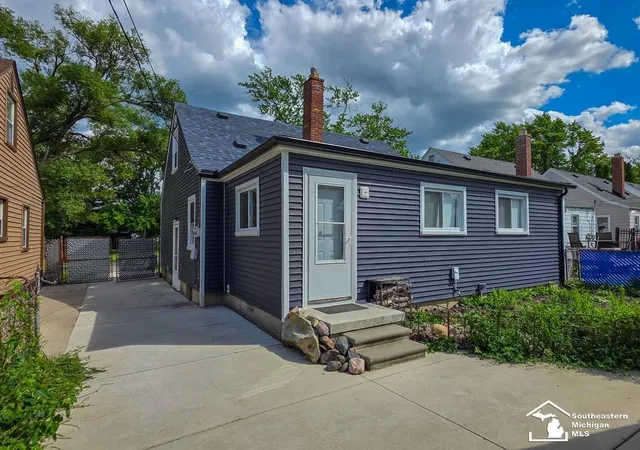 Photo 3 of Single family home for sale at 2910 Bailey Ave, Lincoln Park, MI 48146 | MLS# 57050212307 | Listing updated on 2026-08-13