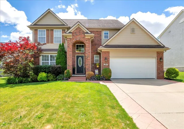 Photo 2 of Single family home for sale at 760 Pembroke Dr, Saline, MI 48176 | MLS# 81026031043 | Listing updated on 2026-07-31