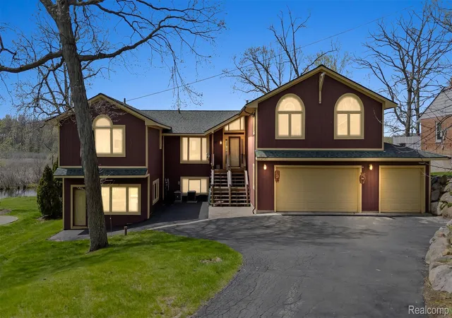 Photo 1 of Single family home for sale at 2745 Lari Ct, West Bloomfield, MI 48324 | MLS# 20261047176 | Listing updated on 2026-08-08