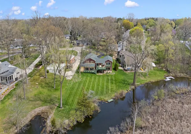 Photo 2 of Single family home for sale at 2745 Lari Ct, West Bloomfield, MI 48324 | MLS# 20261047176 | Listing updated on 2026-08-08