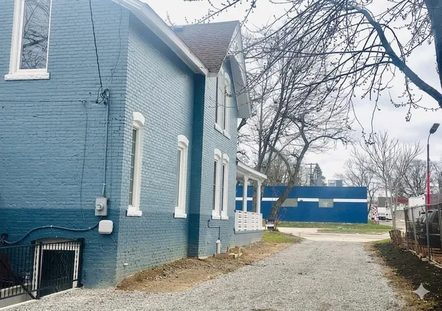Listing Photo 2 - Condo for sale in building located at 273 Southbound Gratiot Ave, Mount Clemens, MI 48043 - Unit #