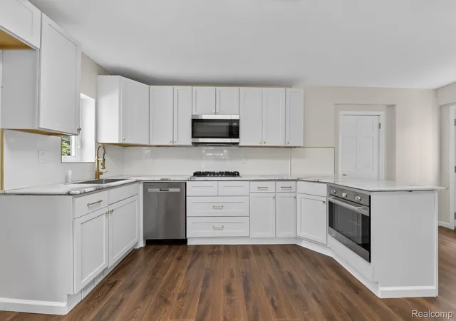 Photo 4 of Single family home for sale at 11700 Cornell St, Taylor, MI 48180 | MLS# 20261047188 | Listing updated on 2026-10-08