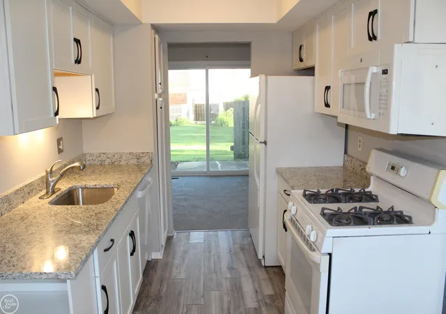 Listing Photo 2 - Condo for sale in building located at 37448 Charter Oaks Blvd, Clinton Township, MI 48036