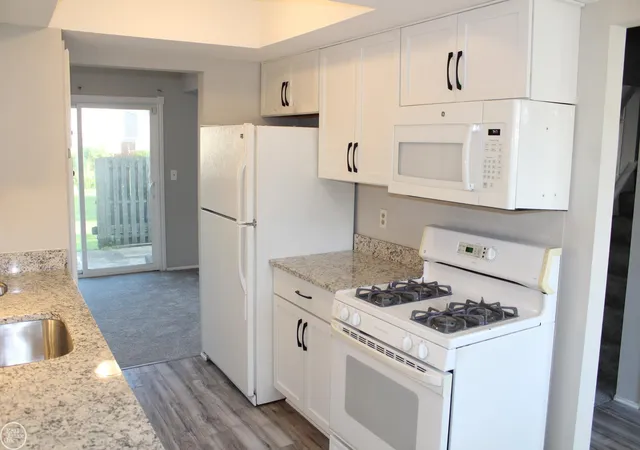Listing Photo 3 - Condo for sale in building located at 37448 Charter Oaks Blvd, Clinton Township, MI 48036