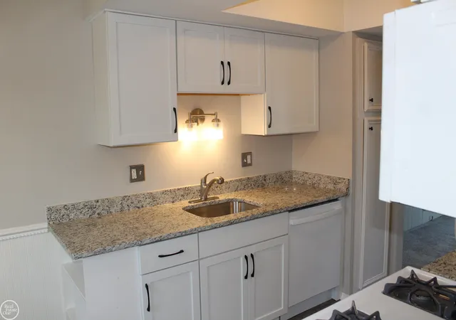Listing Photo 4 - Condo for sale in building located at 37448 Charter Oaks Blvd, Clinton Township, MI 48036