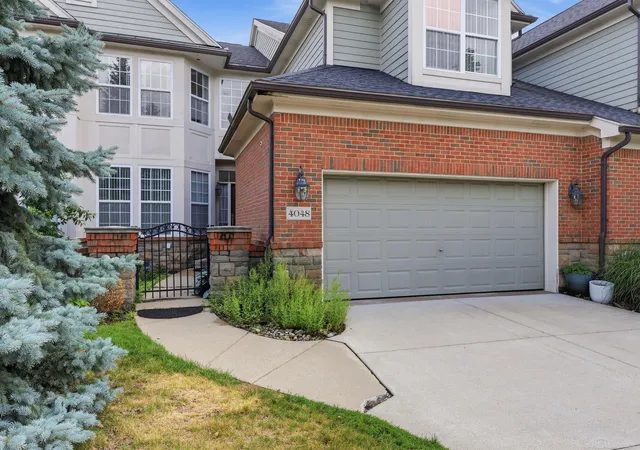 Photo 1 of Condo for sale at 4048 Summerfield Dr, Troy, MI 48085 | MLS# 58050212361 | Listing updated on 2026-08-13