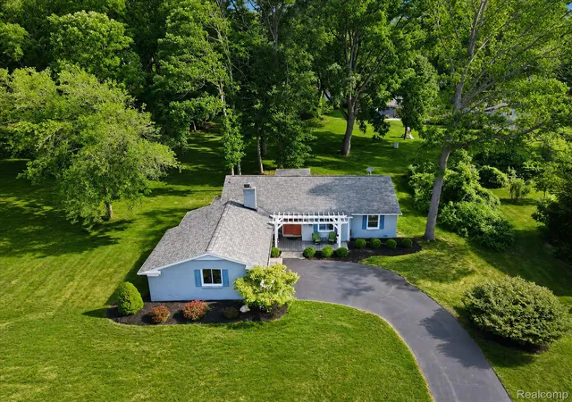 1st image of 337 Beechview Dr S, Rochester, MI 48306 | MLS# 20261047336