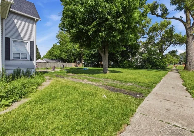 2nd image of 822 Jackson St, Saginaw, MI 48602 | MLS# 61050212375