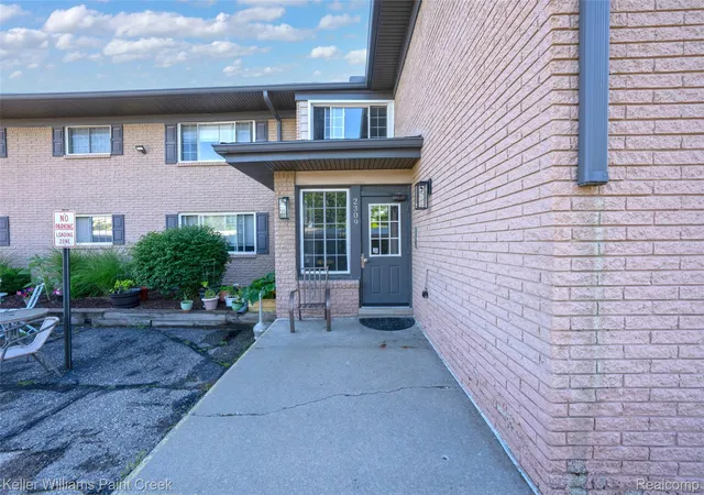 Listing Photo 4 - Condo for sale in building located at 2309 Walton Blvd, Rochester Hills, MI 48309 - Unit #36