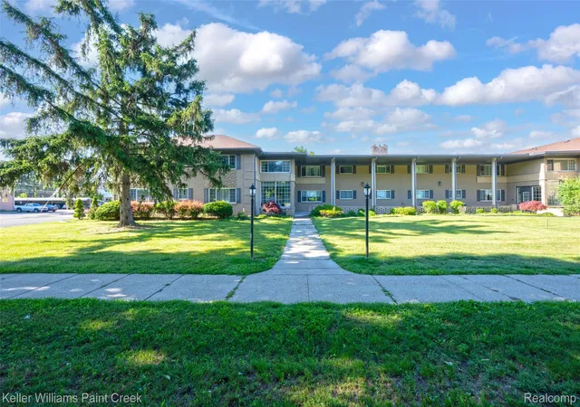 Listing Photo 5 - Condo for sale in building located at 2309 Walton Blvd, Rochester Hills, MI 48309 - Unit #36